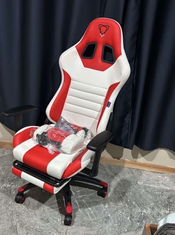 Furgle gaming chair with footrest, headrest, lumbar support, strong and top top notch leather quality - - alternate view